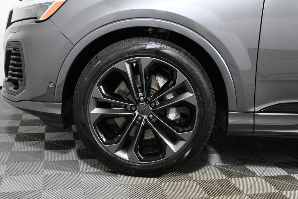 Thumbnail: 2026 Audi Q7 - 11