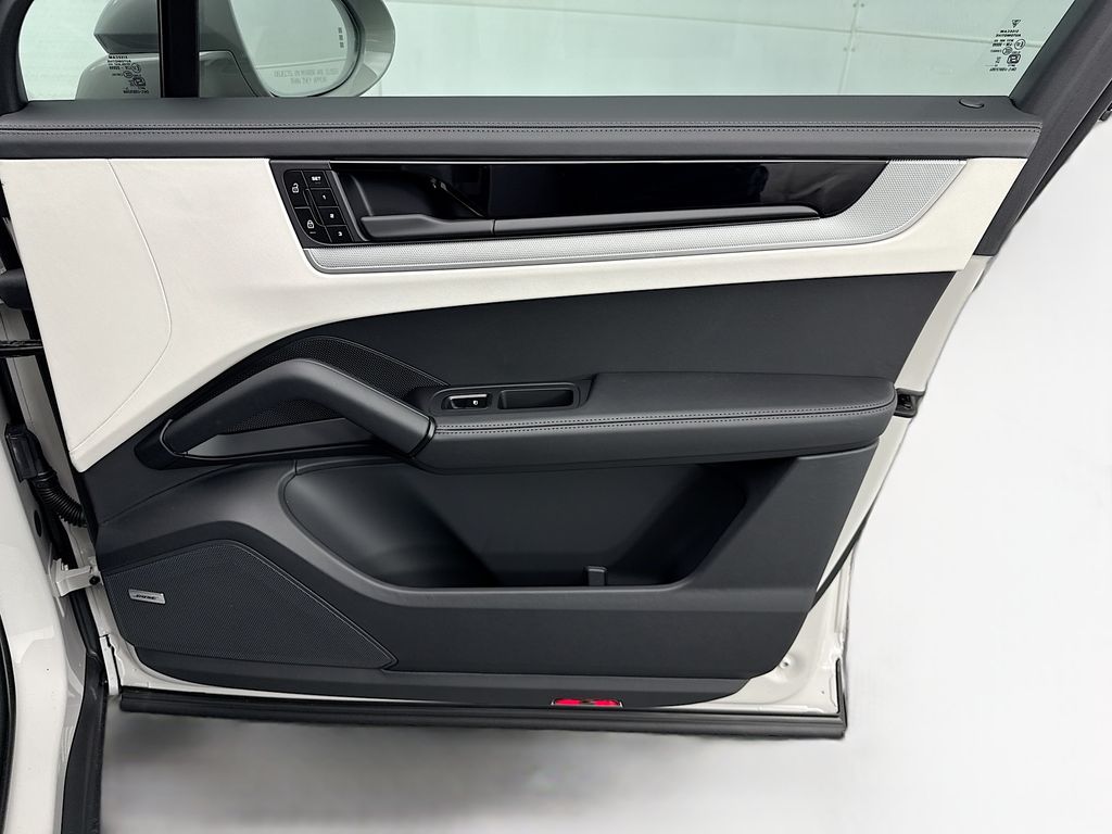 Thumbnail: 2026 Porsche Cayenne - 26