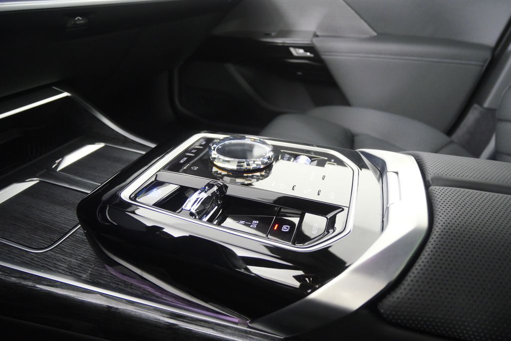 Thumbnail: 2026 BMW i7 - 27