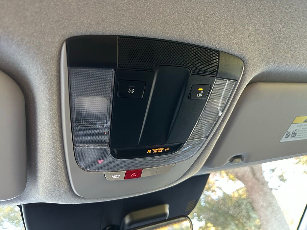 Thumbnail: 2023 Kia Niro - 28