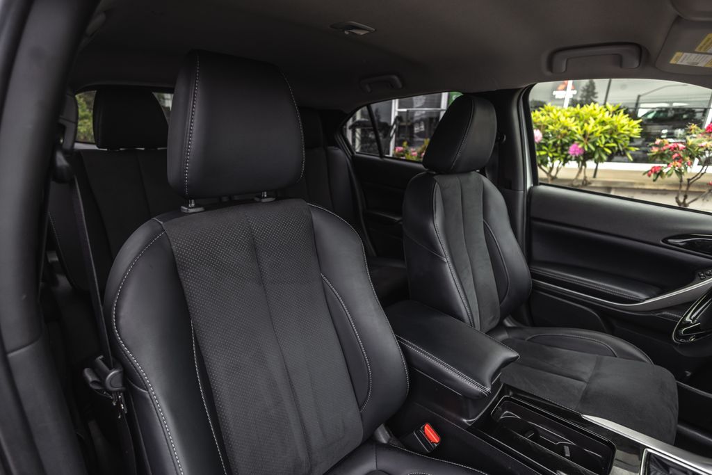 2025 Mitsubishi Eclipse Cross SE thumbnail 30