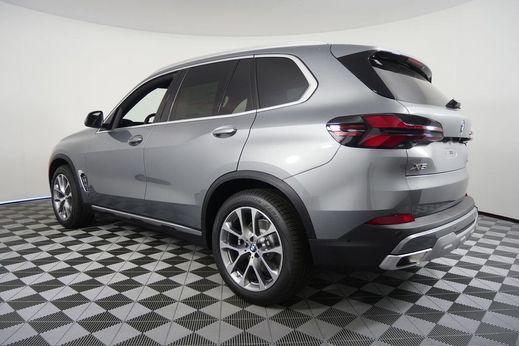 Thumbnail: 2026 BMW X5 - 5