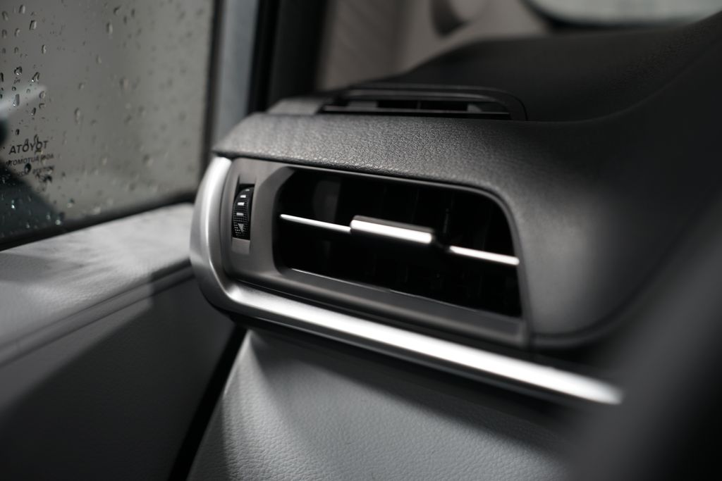 2025 Toyota Sienna XLE 25