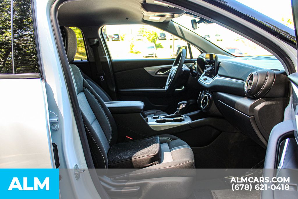 Used 2025 White Chevrolet LT image 21