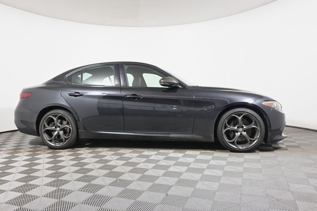 Thumbnail: 2023 Alfa Romeo Giulia - 8