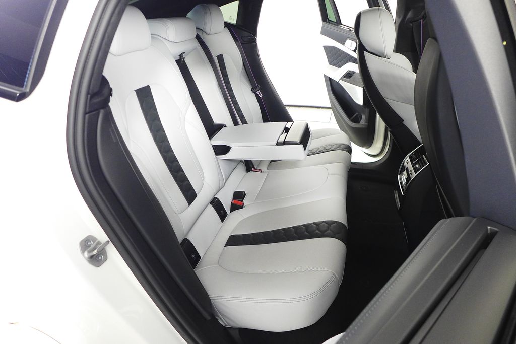 Thumbnail: 2023 BMW X6 - 19