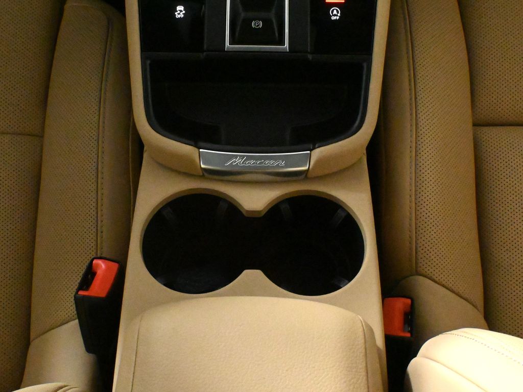 Thumbnail: 2026 Porsche Macan - 27