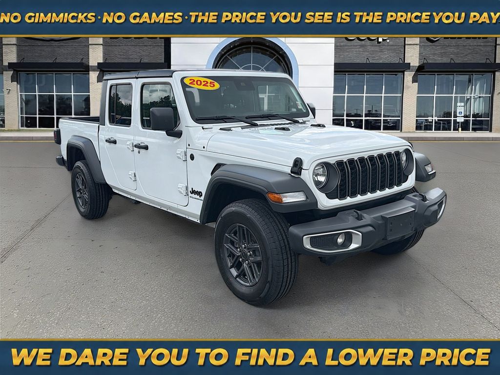 Bright White Clearcoat 2025 Jeep Gladiator Pickup Truck Four-Wheel Drive 8-Speed Automatic