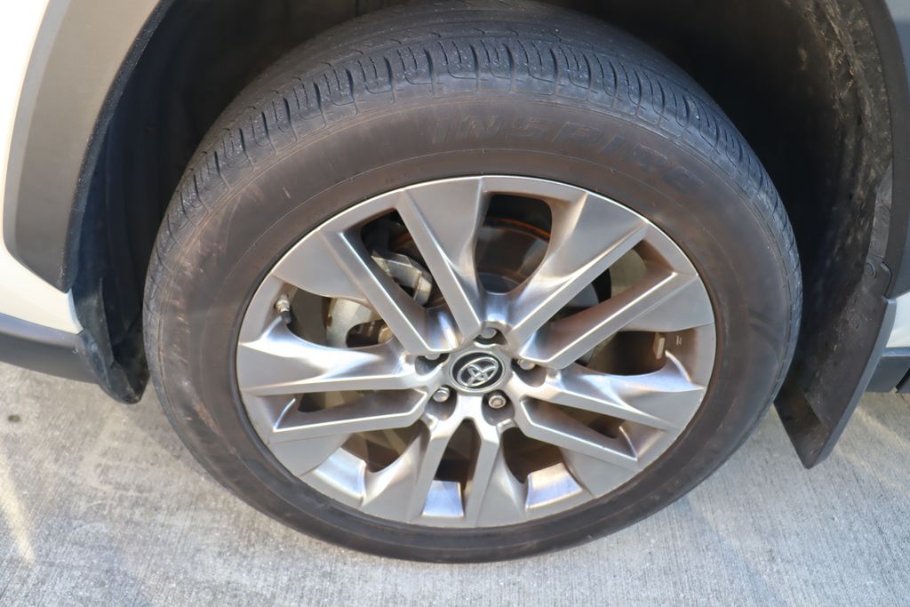 Thumbnail: 2019 Toyota RAV4 - 4