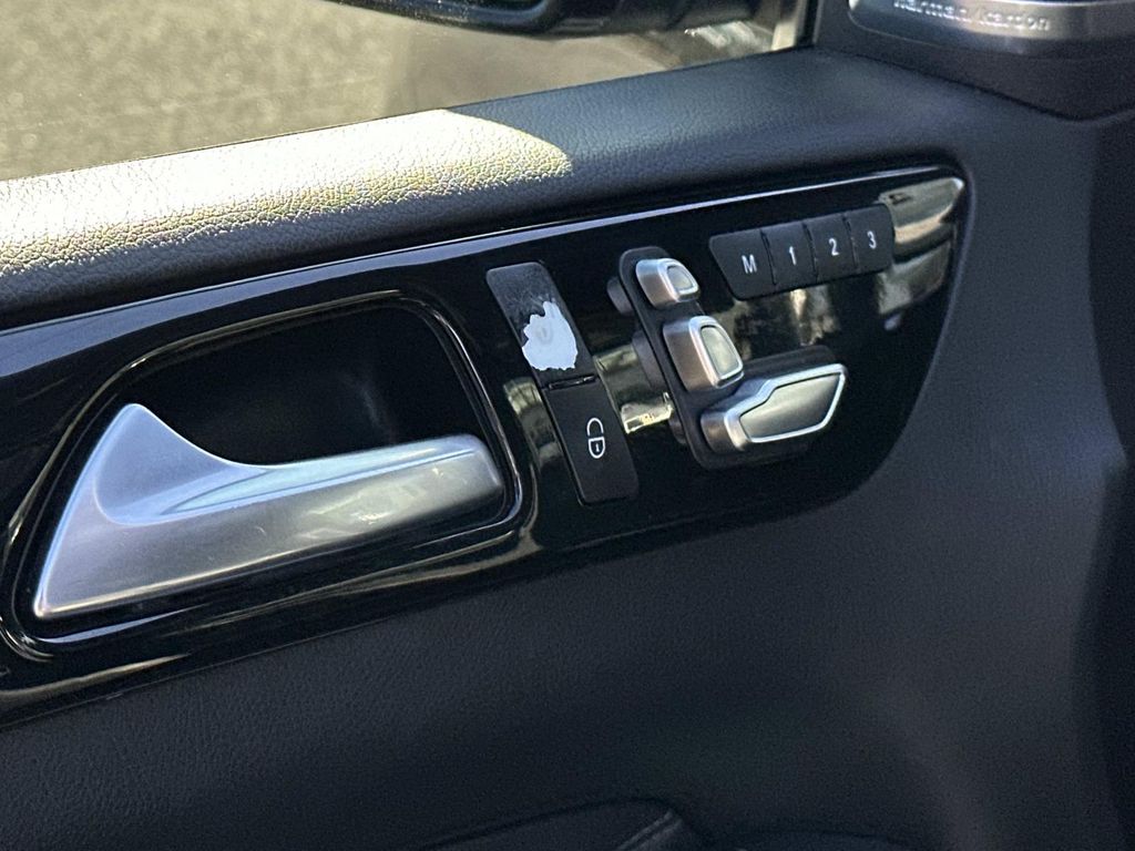 Thumbnail: 2017 Mercedes-Benz GLE - 30