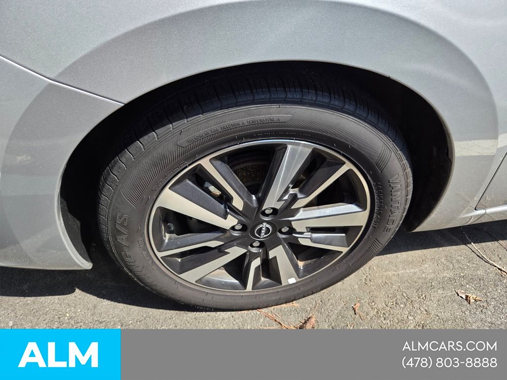 Used 2024 Silver Nissan 1.6 SV image 2