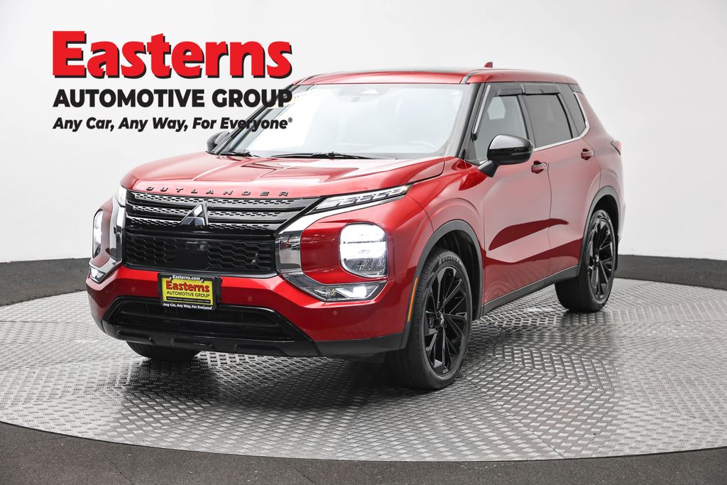 Red 2022 Mitsubishi Outlander SE FWD SUV / Crossover Front-Wheel Drive Continuously Variable Transmission