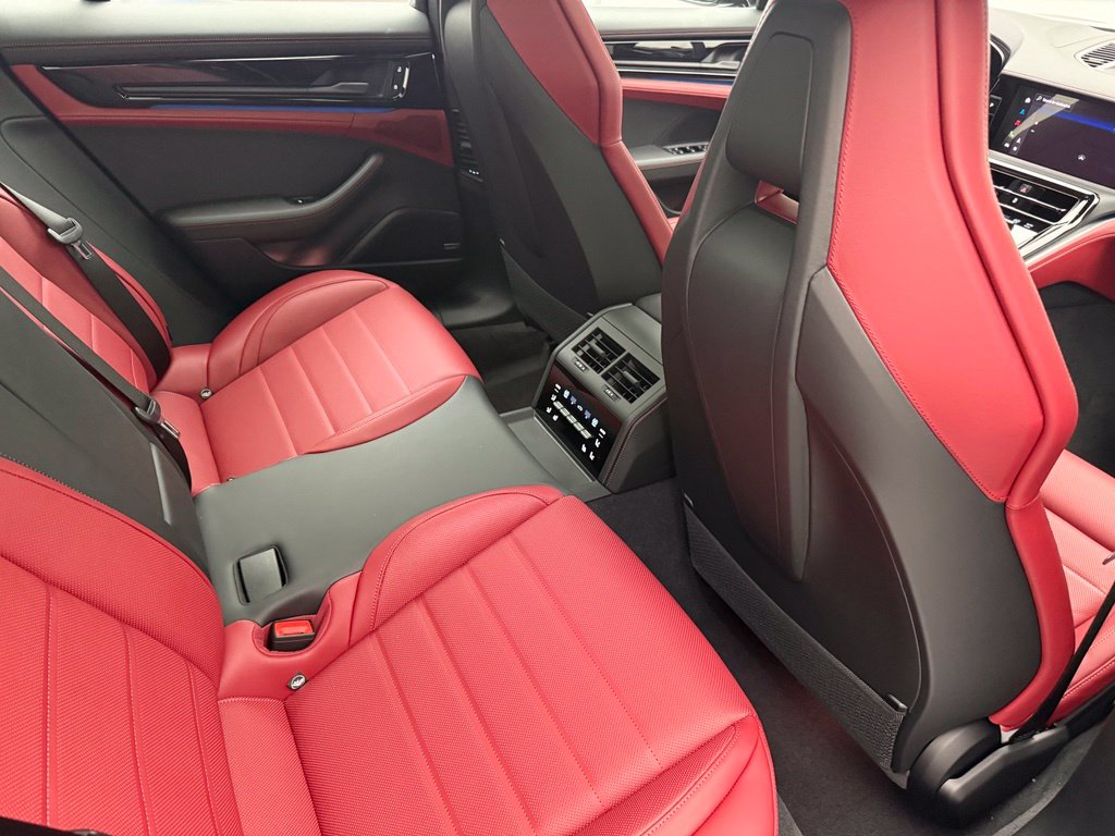 Thumbnail: 2026 Porsche Panamera - 30