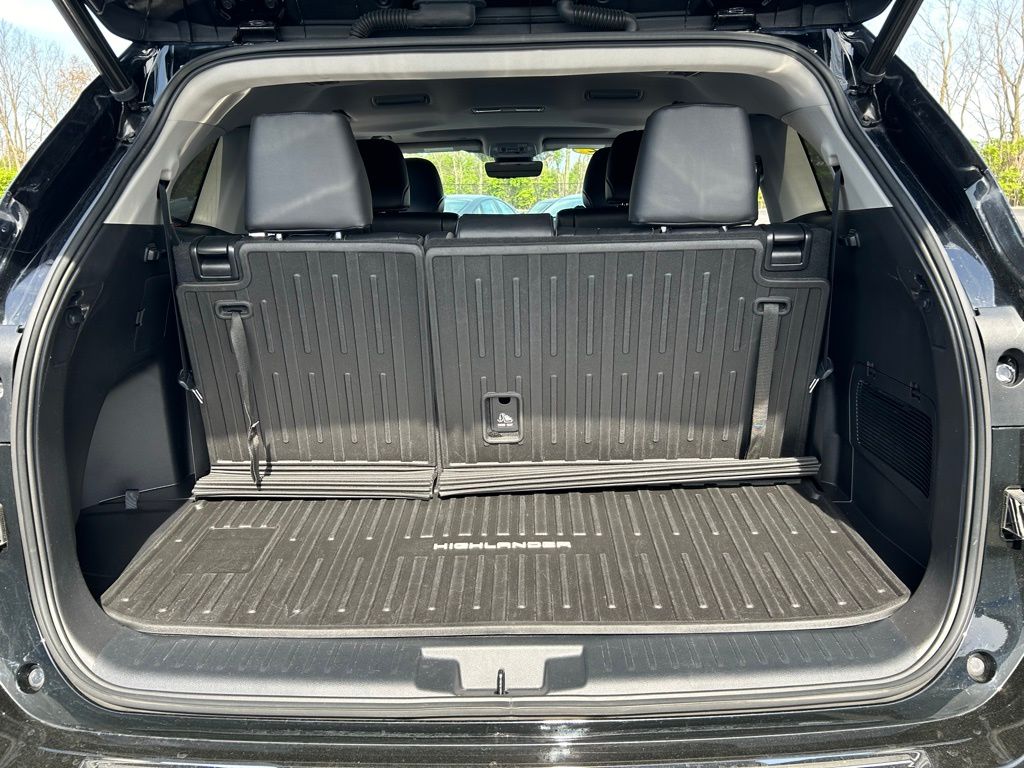 2022 Toyota Highlander XLE 23