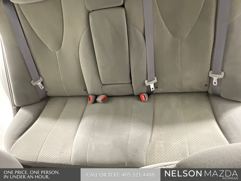 Used 2008 Silver Toyota LE image 26