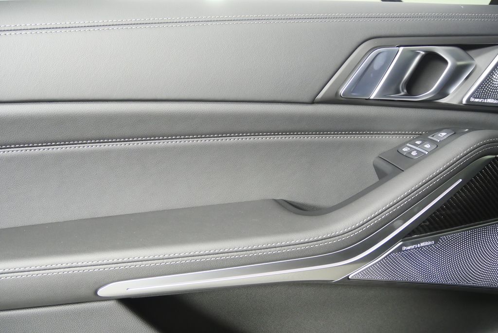 Thumbnail: 2027 BMW X7 - 14
