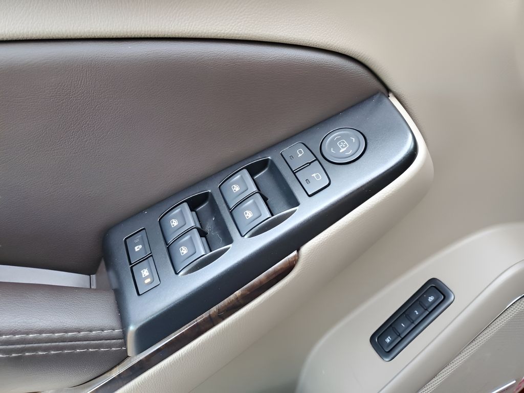 Used Car 2020 Chevrolet Suburban  Lt For Sale Under $20,000 In Austin, Texas