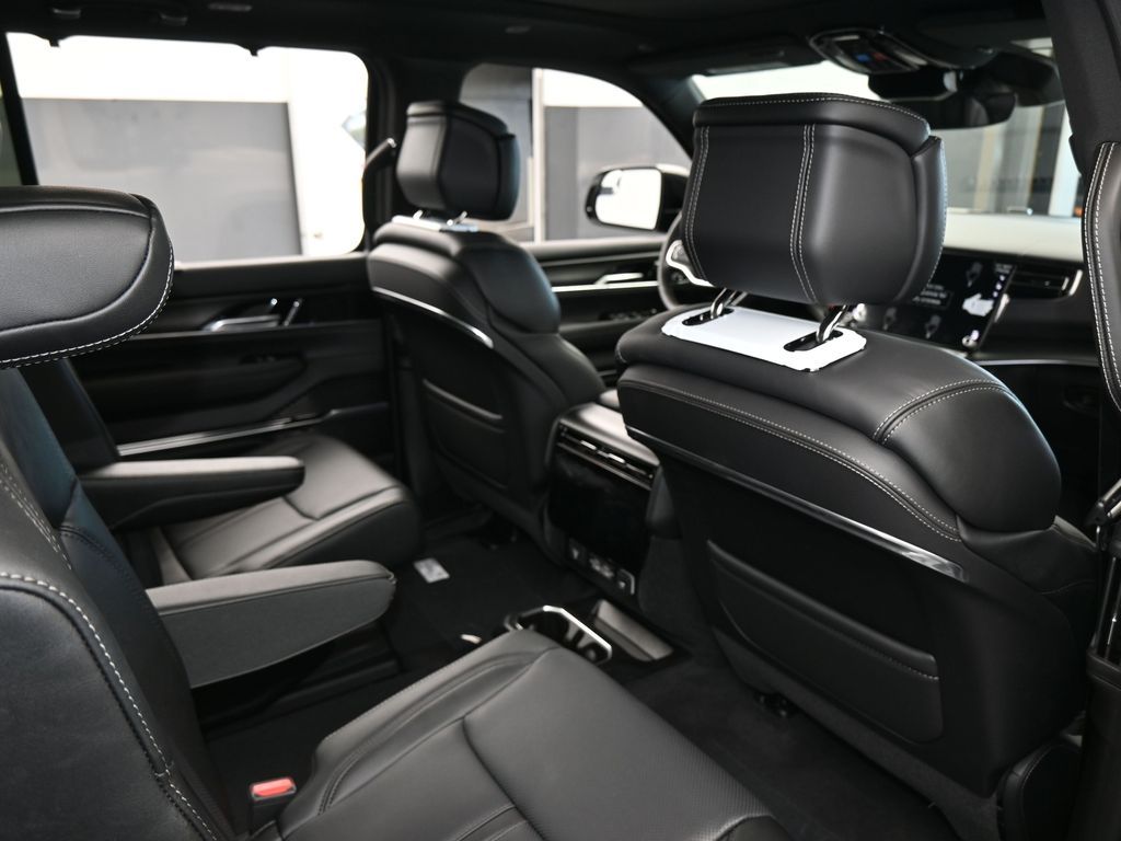 New 2026 Bright White Clearcoat Jeep Summit Obsidian image 42