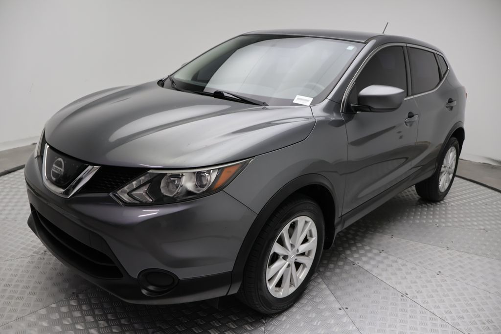 Thumbnail: 2018 Nissan Rogue Sport - 2