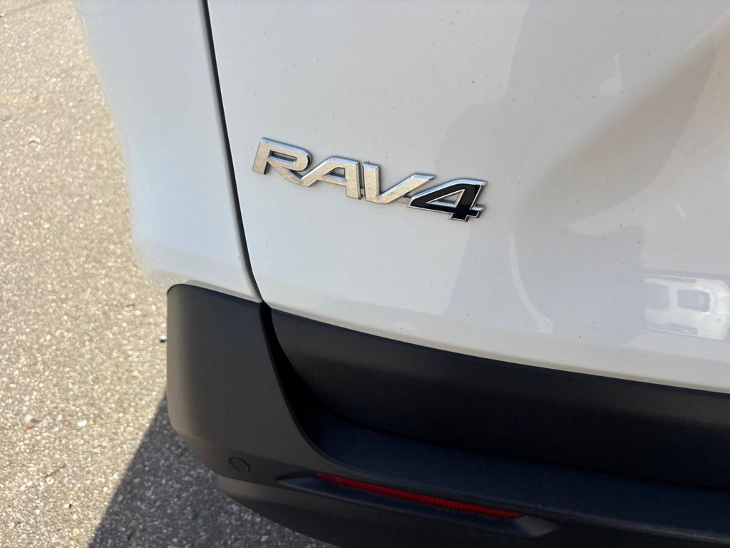 2019 Toyota RAV4 XLE 40