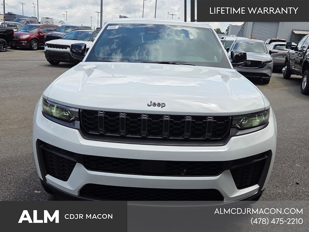 New 2026 Bright White Clear-Coat Exterior Paint Jeep Laredo image 3