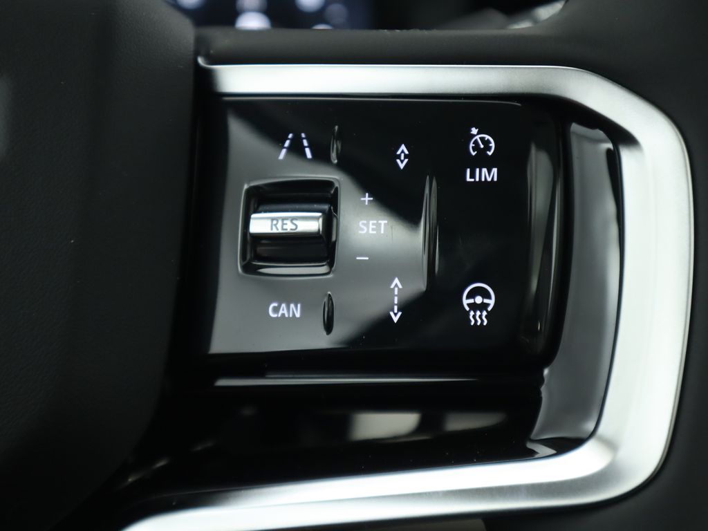 Thumbnail: 2024 Land Rover Discovery Sport - 12