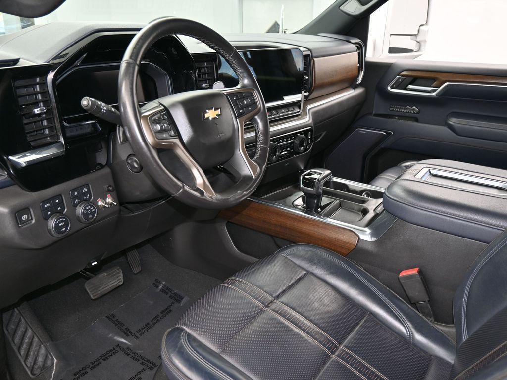 Used 2022 Iridescent Pearl Tricoat Chevrolet High Country image 13