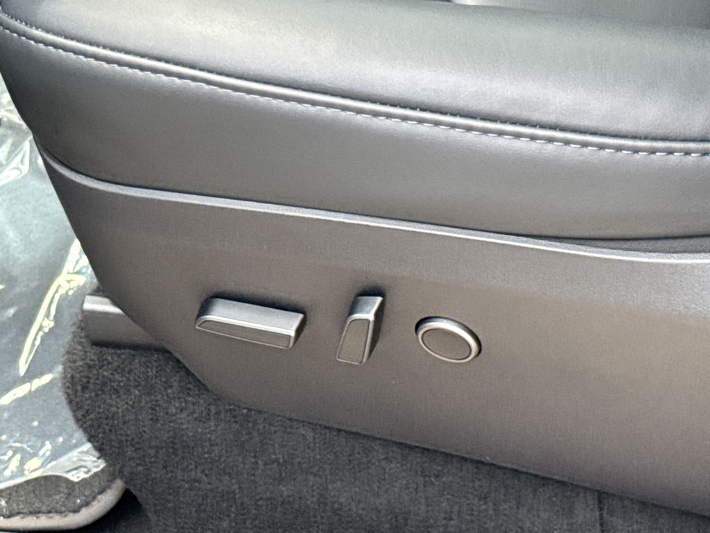 Used 2023  Tesla Standard Range image 22