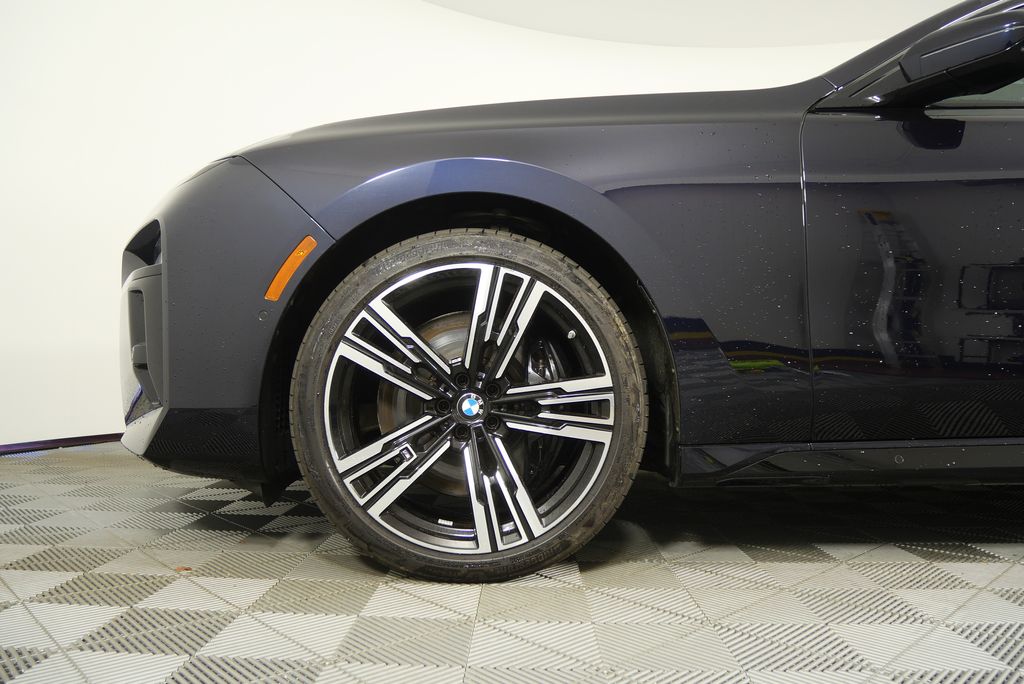 Thumbnail: 2023 BMW 7 Series - 7