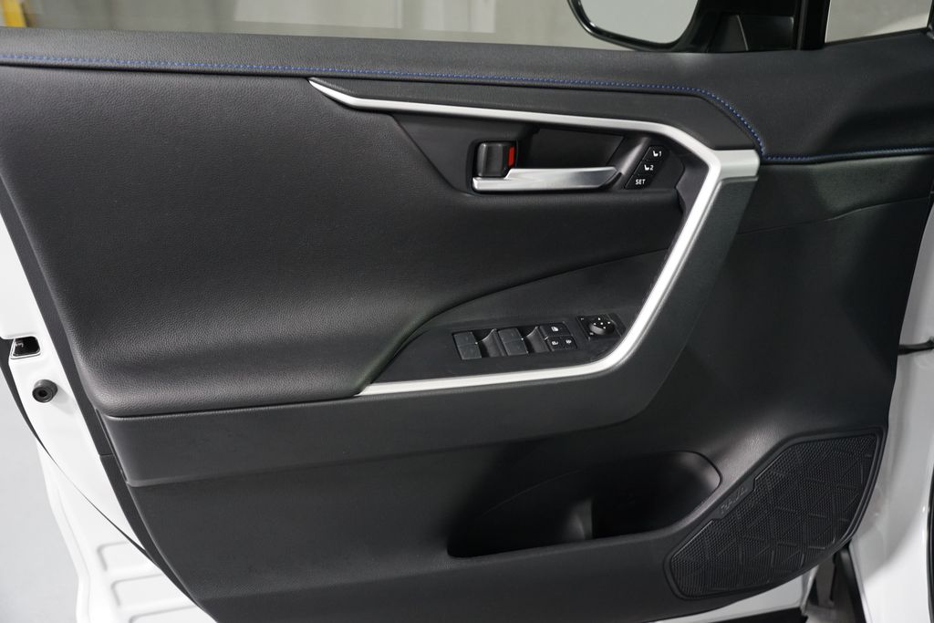 Thumbnail: 2025 Toyota RAV4 - 32