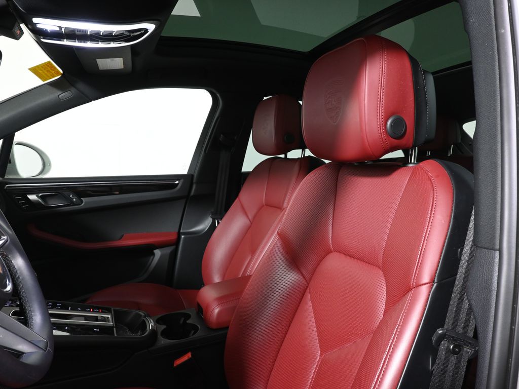 Thumbnail: 2024 Porsche Macan - 6