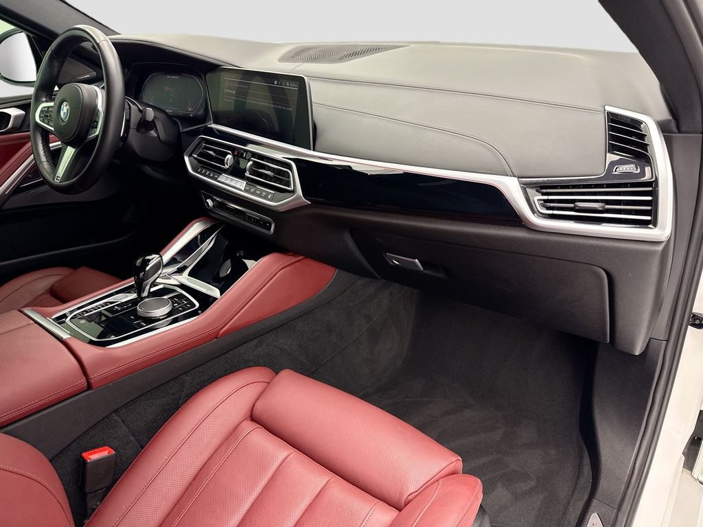Thumbnail: 2022 BMW X6 - 16