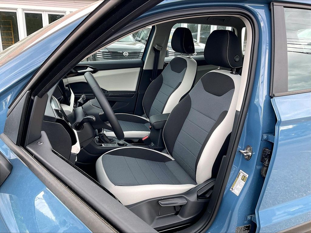2026 Volkswagen Taos — photo 11