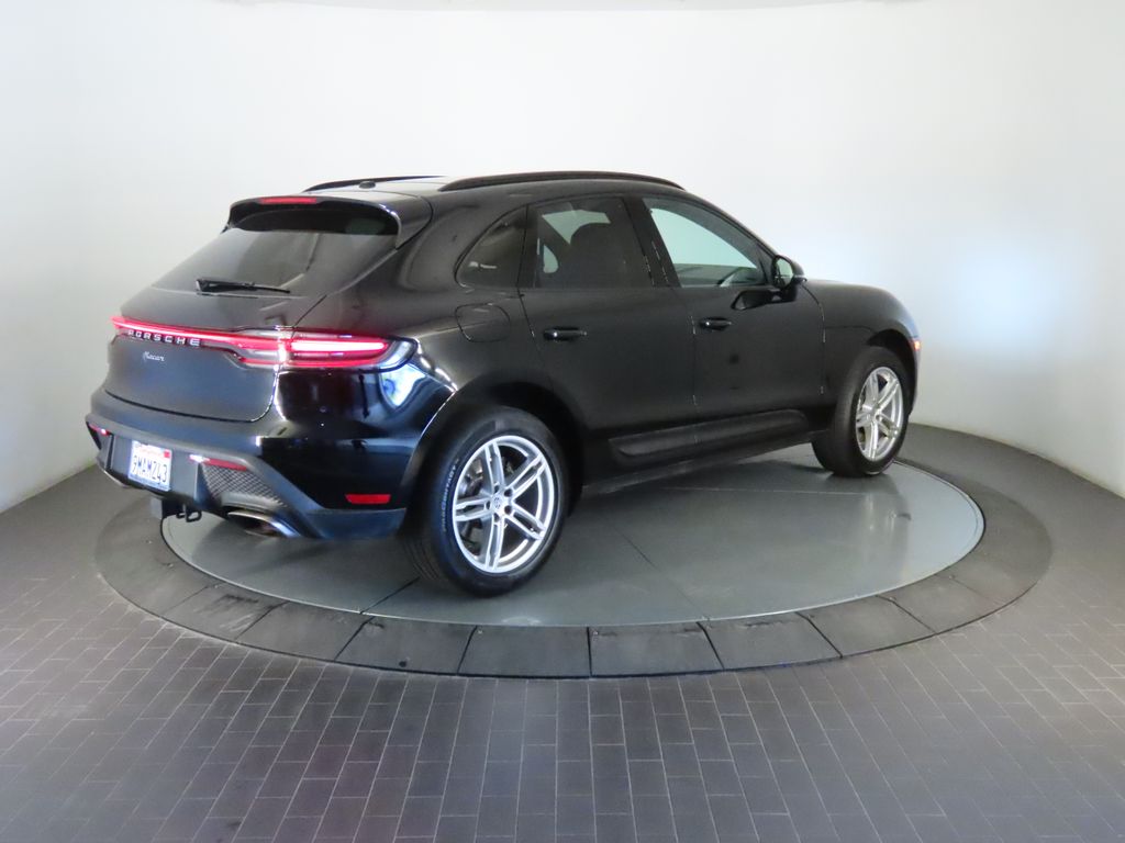 Thumbnail: 2024 Porsche Macan - 7
