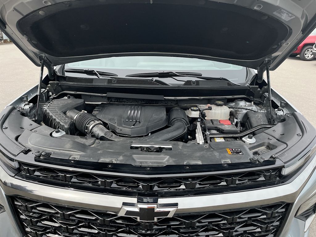 Used 2025 Gray Chevrolet Z71 image 32