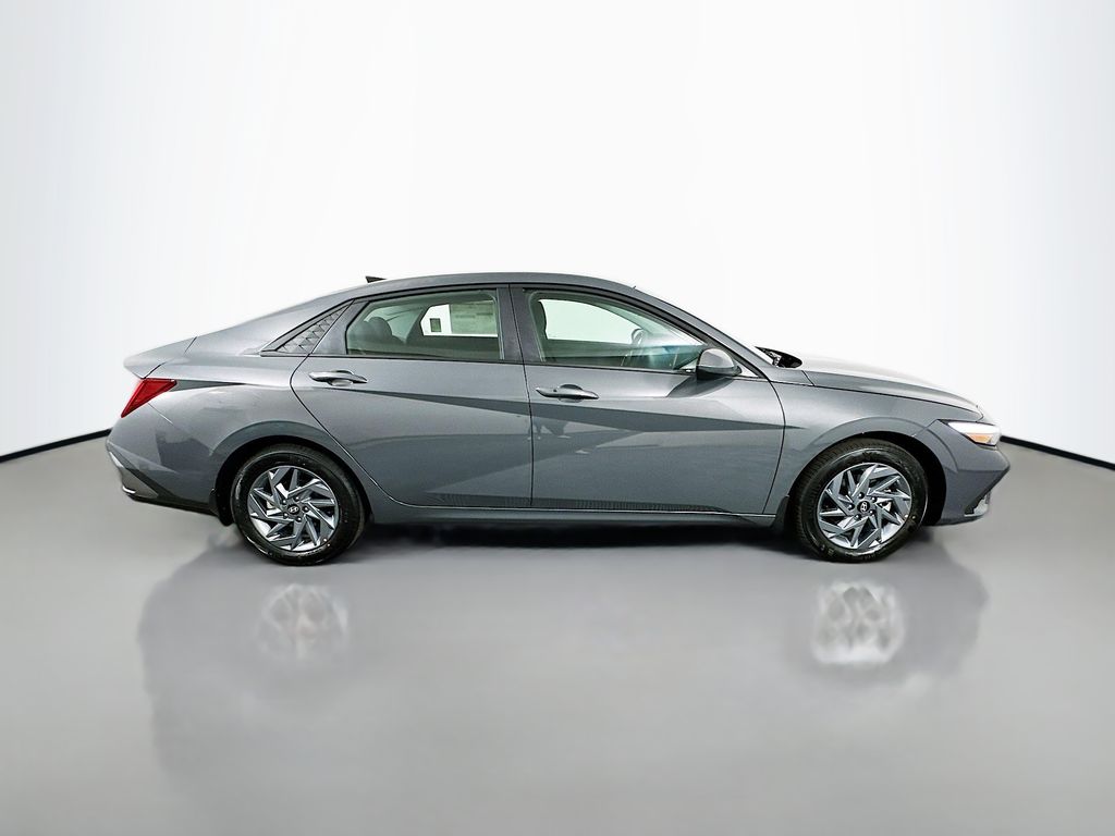 Thumbnail: 2025 Hyundai Elantra - 4