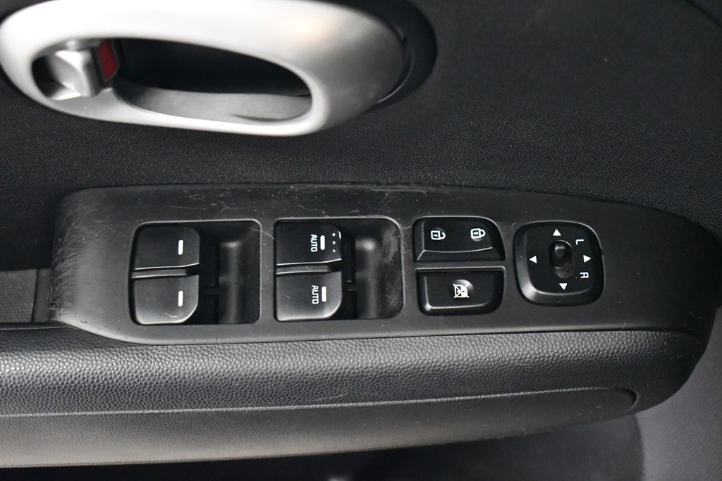 Thumbnail: 2014 Kia Soul - 16