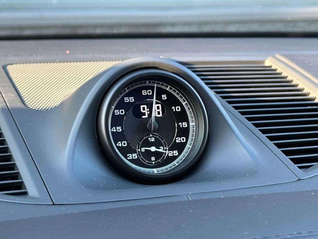 Thumbnail: 2026 Porsche Macan - 31