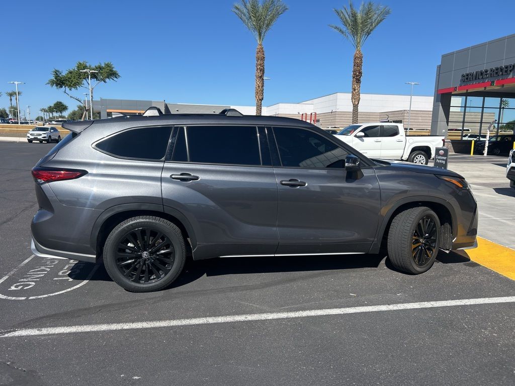 Thumbnail: 2023 Toyota Highlander - 4
