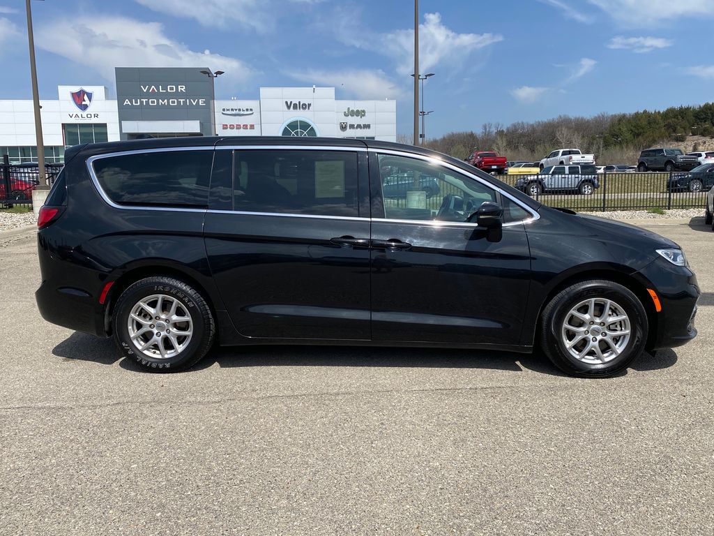 View vehicle photo 7
