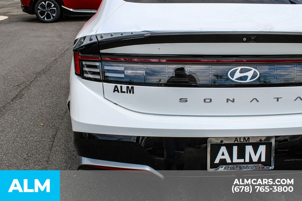 Used 2025 White Hyundai SEL image 12