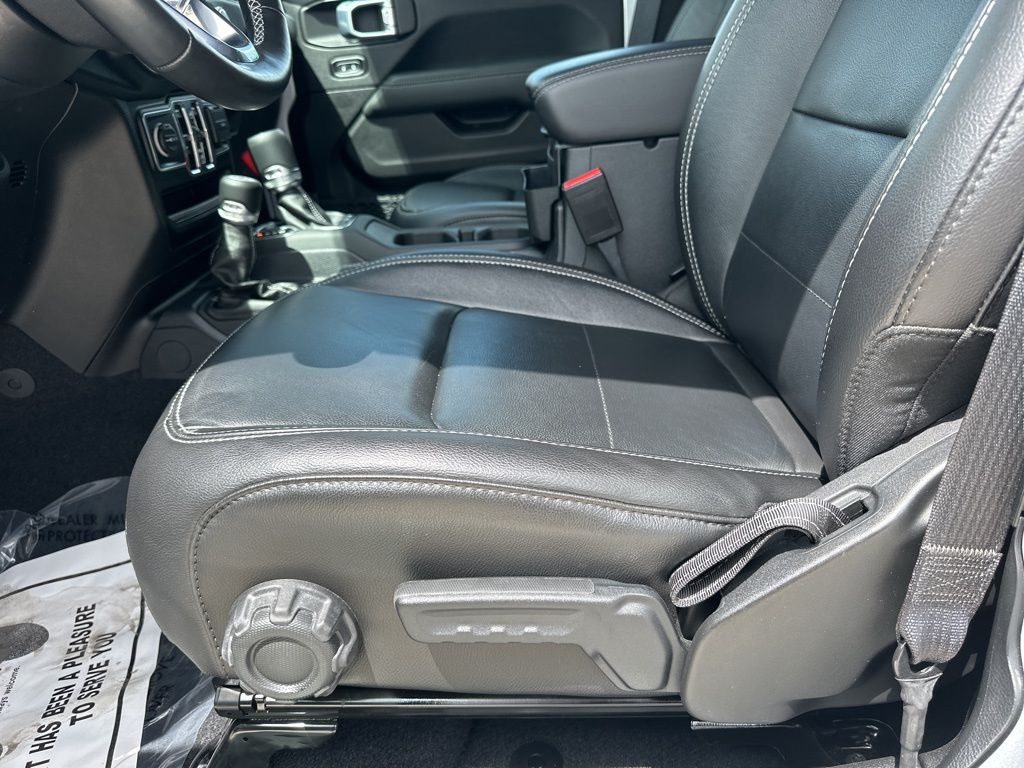2023 Silver Zynith Clearcoat Jeep Wrangler Sahara 4X4 SUV