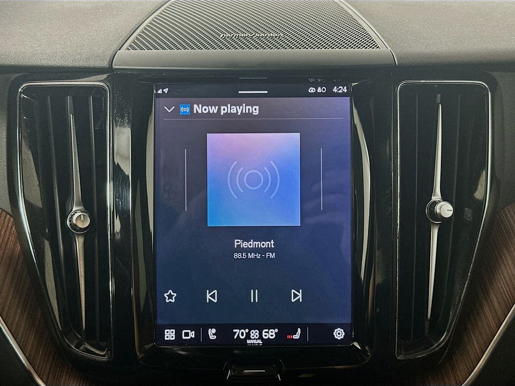 Used 2023 Silver Volvo B5 Plus Dark Theme image 17