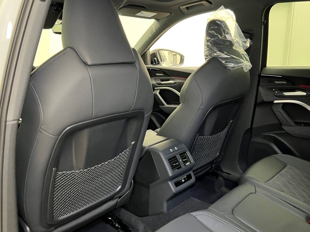 Thumbnail: 2025 Audi SQ5 - 23