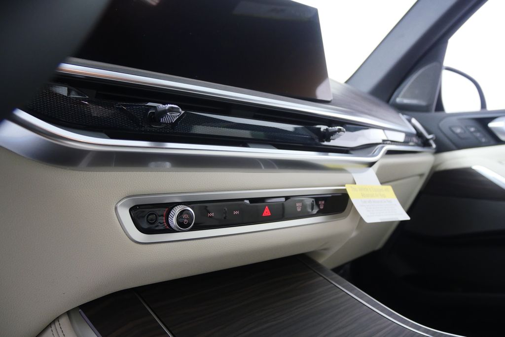 Thumbnail: 2026 BMW X5 - 21