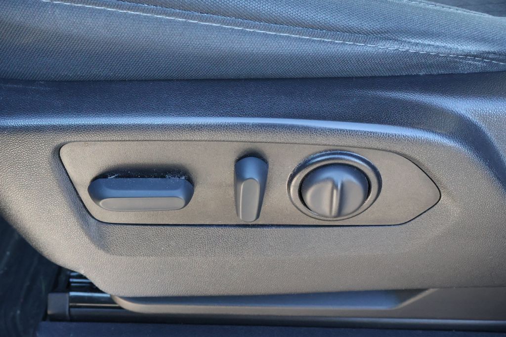 Thumbnail: 2022 Chevrolet Silverado 1500 - 16