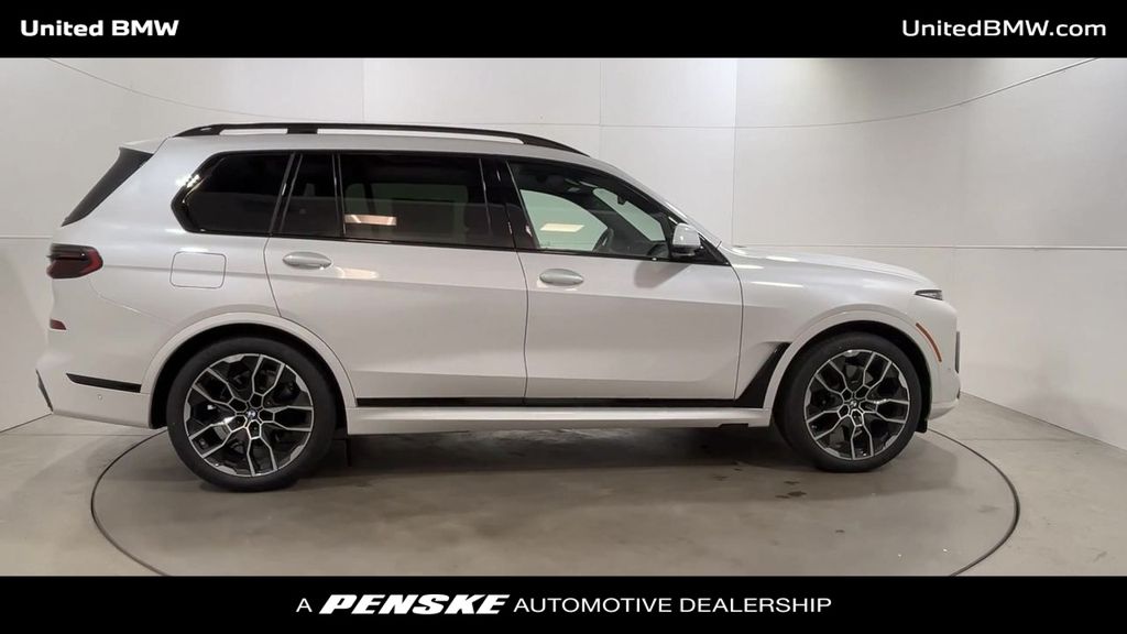 2025 BMW X7 xDrive40i 9