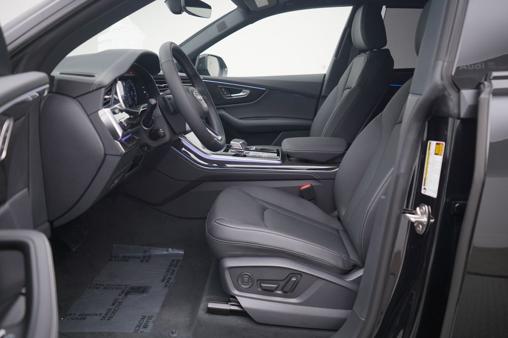 Thumbnail: 2026 Audi Q8 - 6