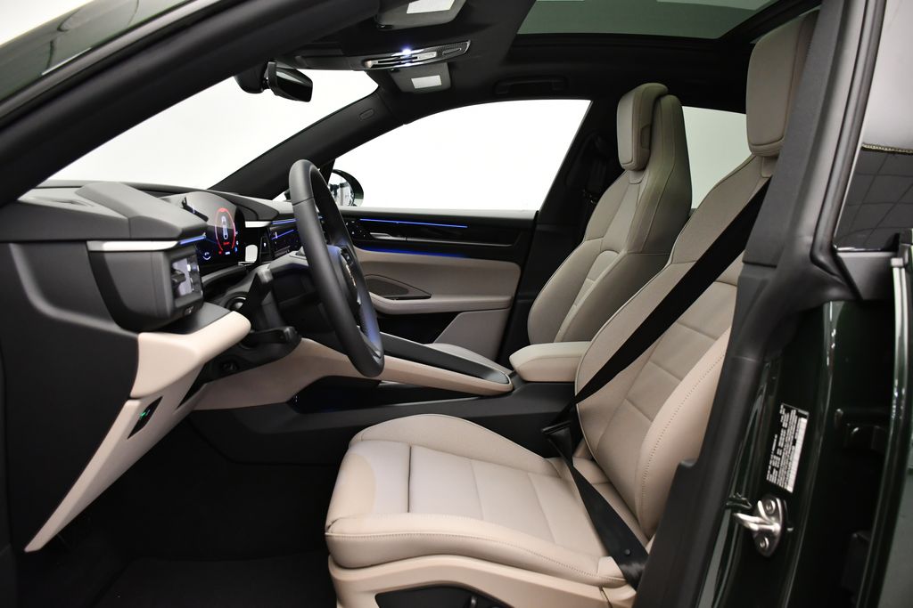 Thumbnail: 2025 Porsche Macan - 5