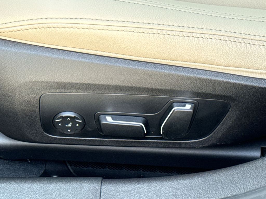 Thumbnail: 2026 BMW 3 Series - 12